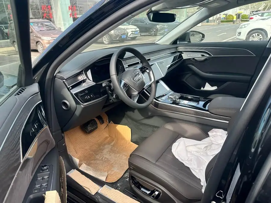 أودي A8 2025 A8L 45 TFSI كواترو الفاخرة