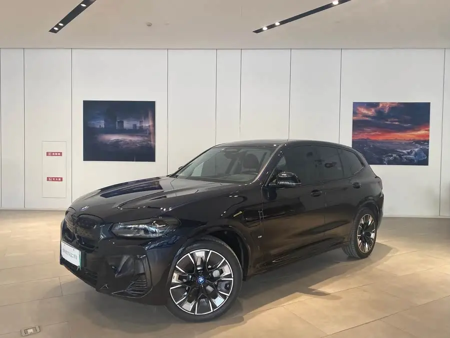 بي إم دبليو iX3 2022 الطراز الرائد