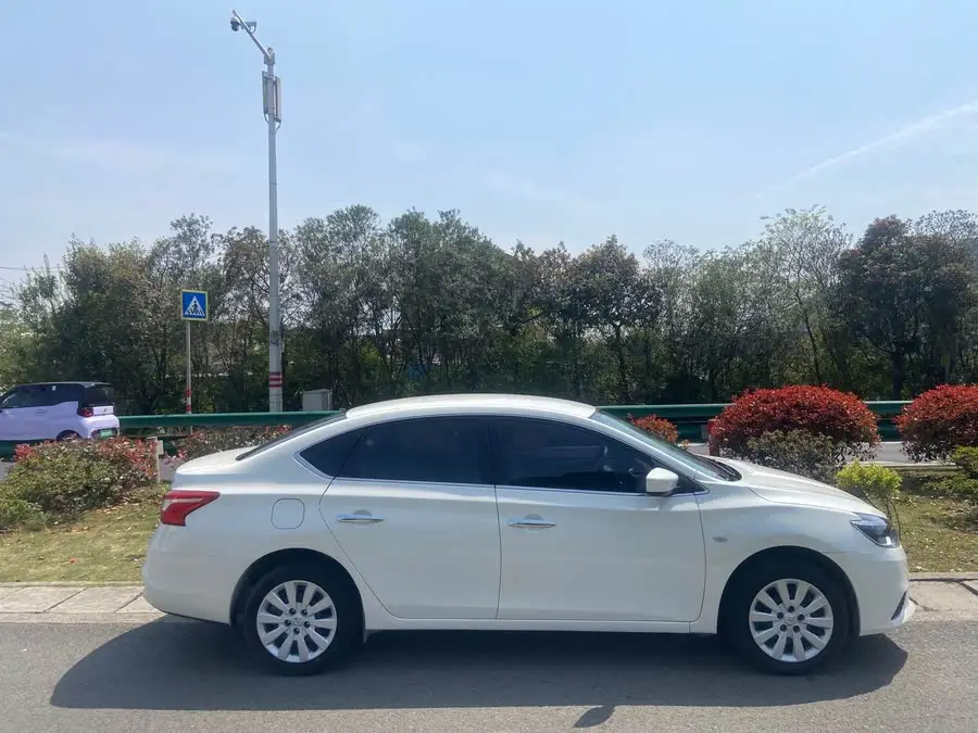 2022 نيسان سيلفي كلاسيك 1.6XL CVT فئة الرفاهية