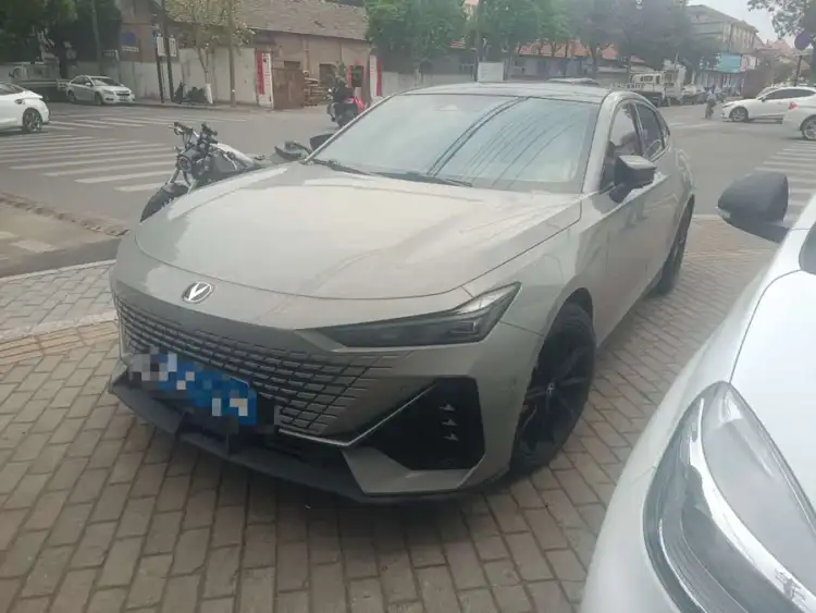 Changan UNI-V 2022 1.5T Intelligent Navigation Edition