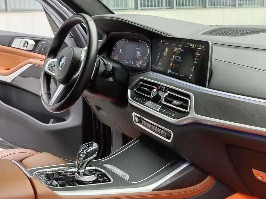 بي إم دبليو X7 2021 طراز محدث xDrive40i حزمة M الرياضية