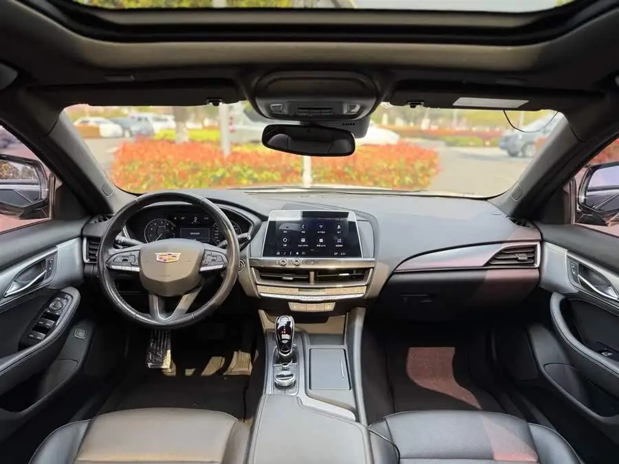 كاديلاك CT5 2021 طراز محدث 28T فاخر