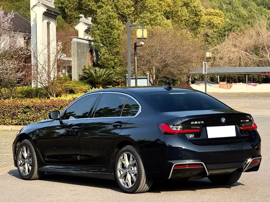 بي إم دبليو i3 2024 eDrive 35 L