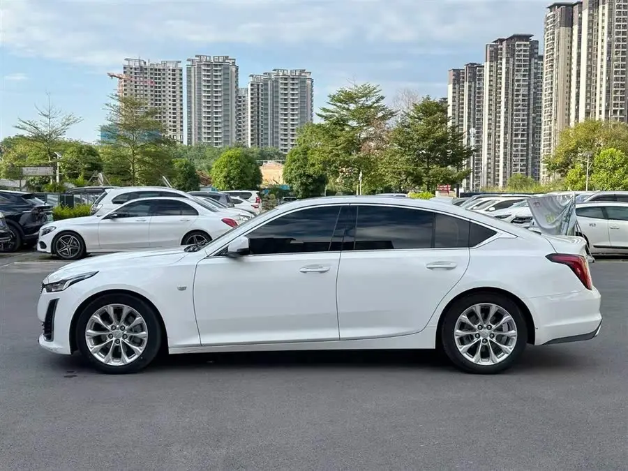 كاديلاك CT5 2021 موديل مُعدل 28T فاخرة