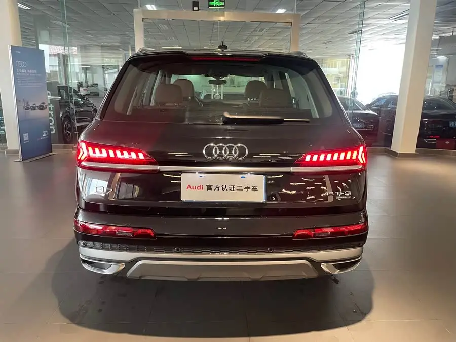 Audi Q7 2023 45 TFSI quattro S line Sport