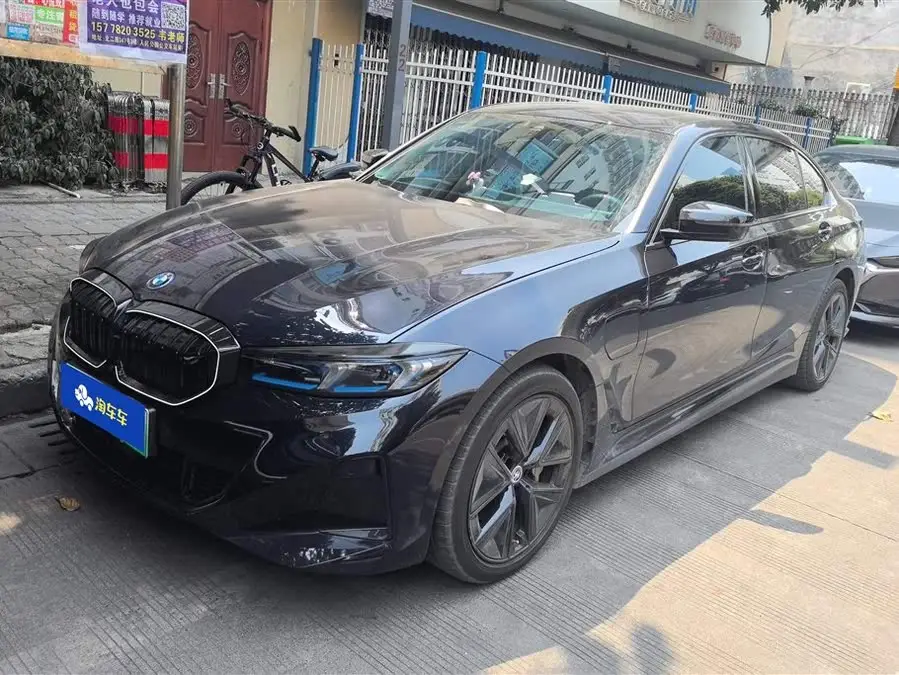 بي إم دبليو i3 2024 eDrive 40 L حزمة رياضية ليلية