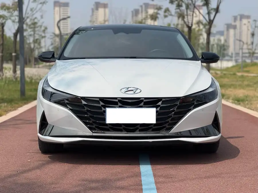 إيلانtra 2022 240TGDi DCT LUX النسخة المتميزة