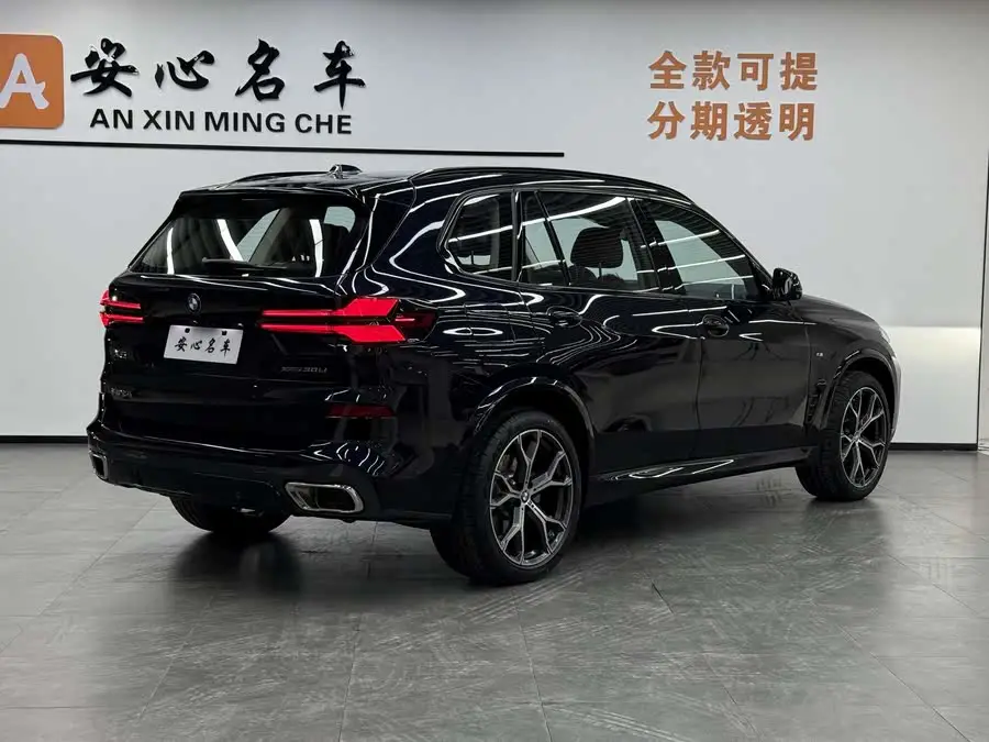 بي إم دبليو X5 2023 xDrive 30Li حزمة رياضية M ليلية