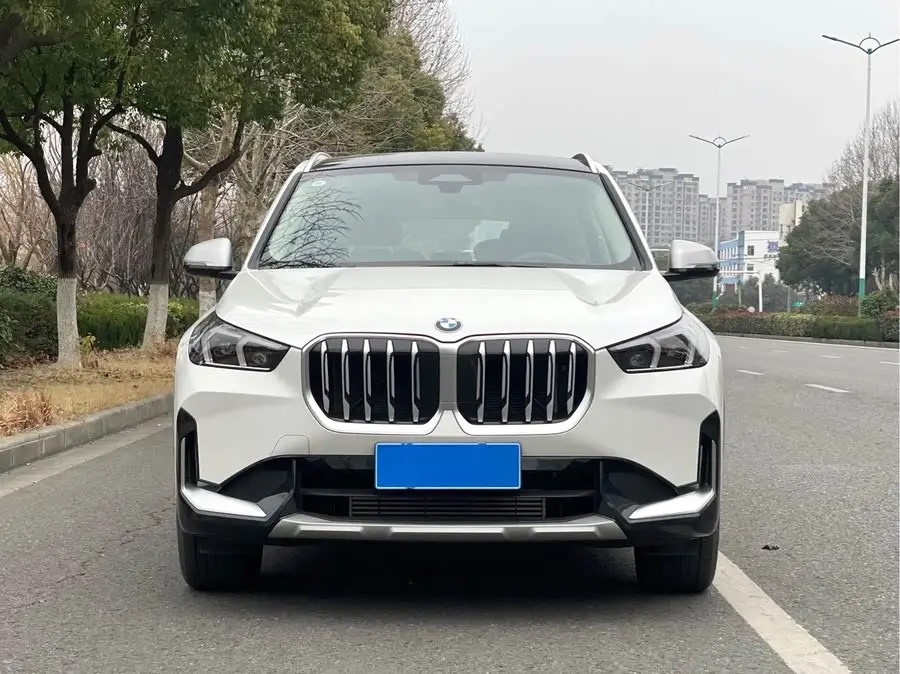 بي إم دبليو X1 2023 sDrive20Li حزمة تصميم X