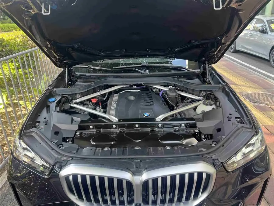 بي إم دبليو X5 2023 xDrive 40Li M حزمة رياضية ليلية