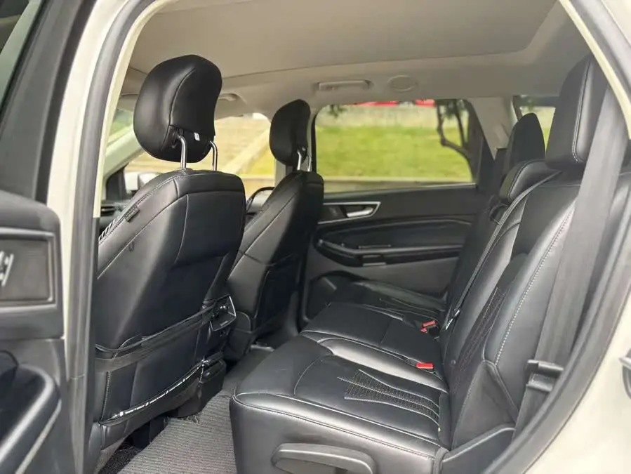 2021 Ford Edge PLUS EcoBoost 245 FWD Luxury 7-seater