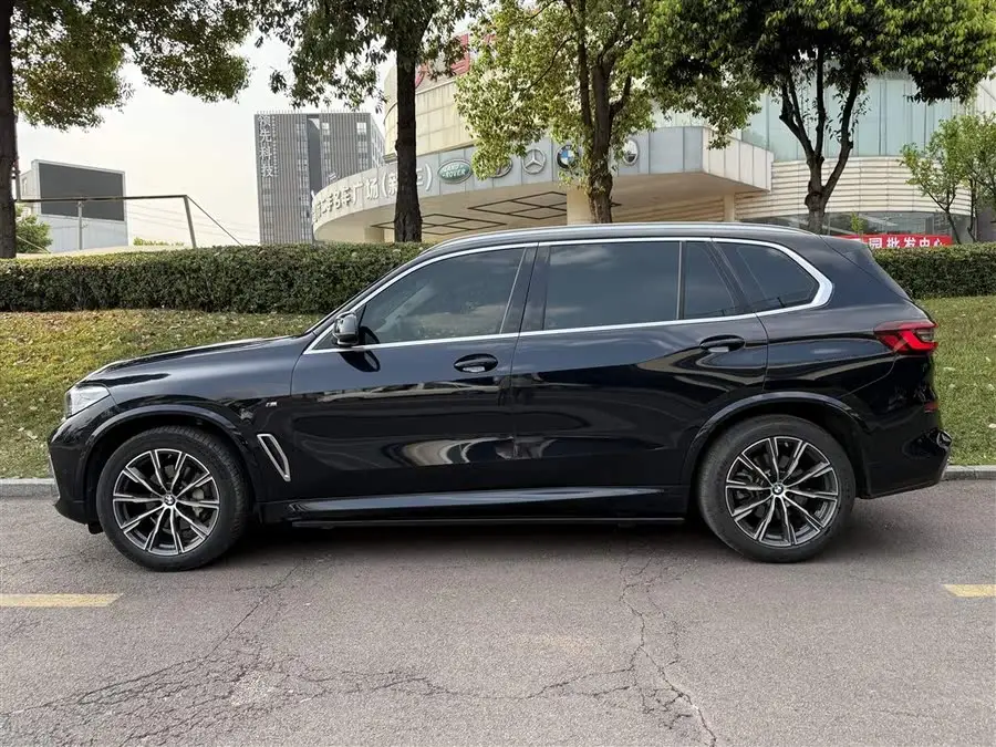 بي ام دبليو X5 2022 نسخة محدثة xDrive 30Li حزمة الرياضة M