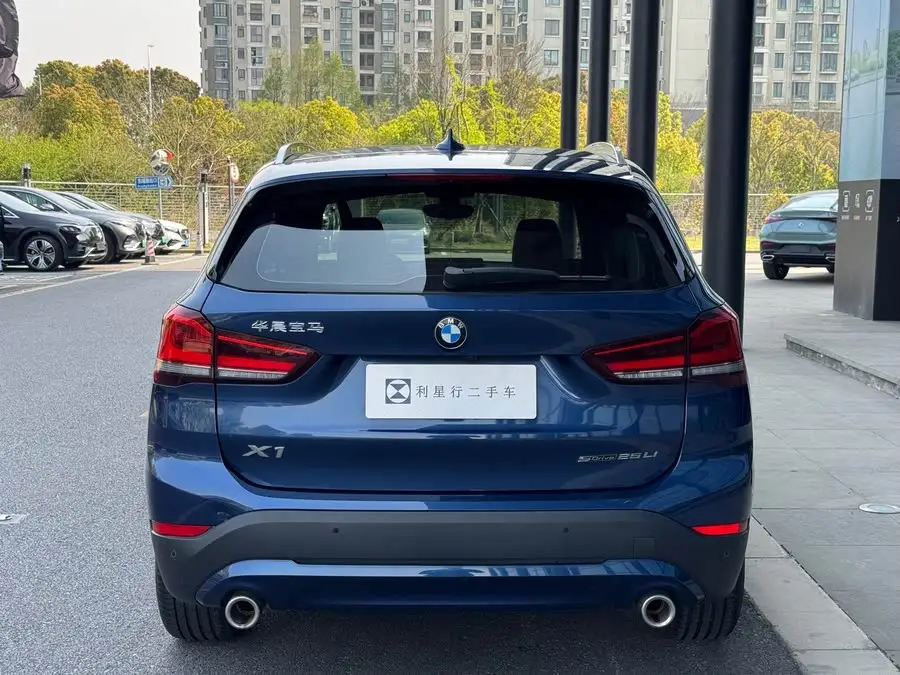 بي إم دبليو X1 2021 sDrive25Li إصدار رائد