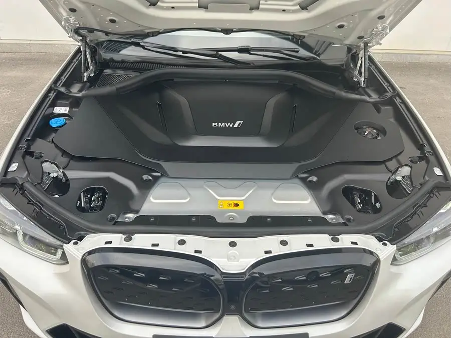 BMW iX3 2023 Leading Edition