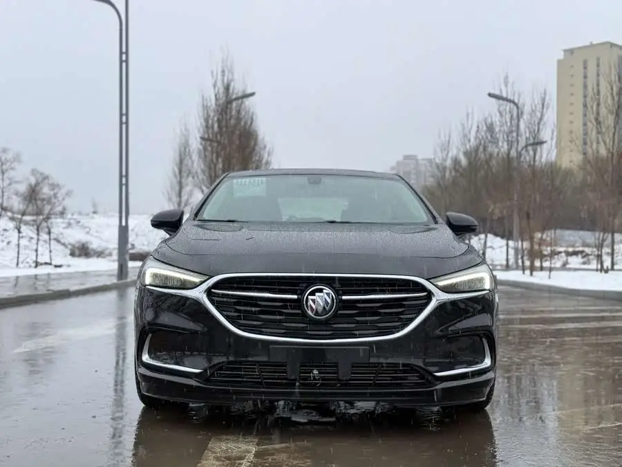 باوك لاكروس 2020 652T فاخرة