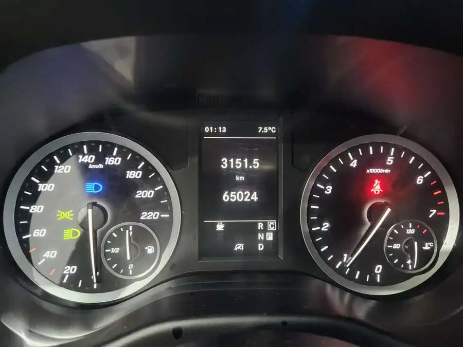 فيتو 2021 2.0T نسخة الأعمال 7 مقاعد