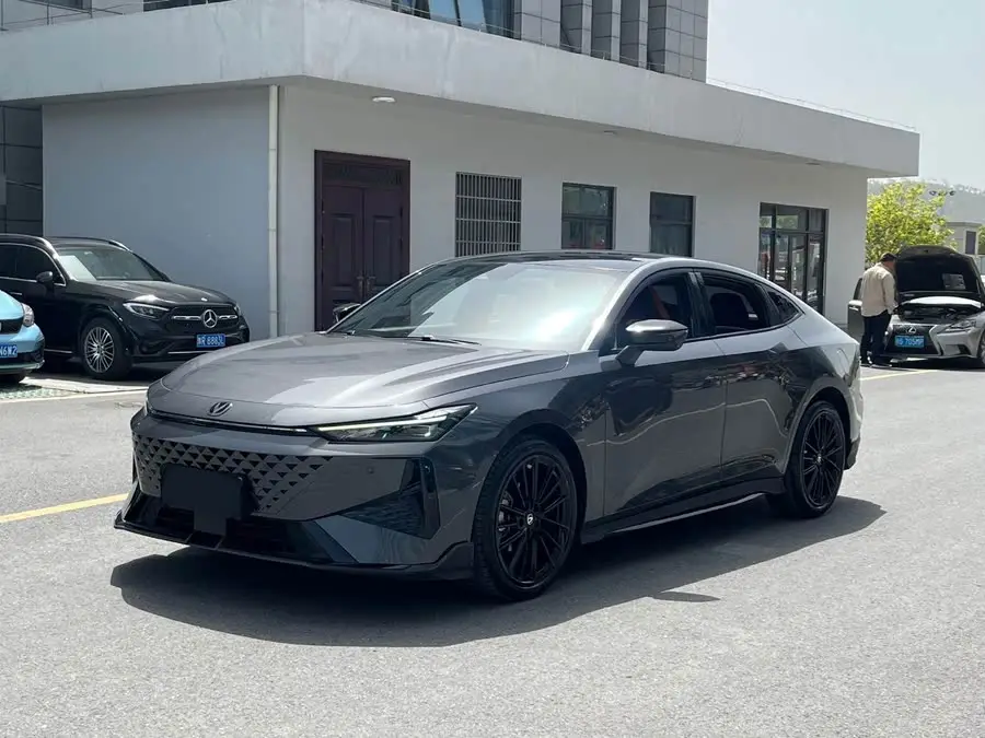 شانجان UNI-V 2024 1.5T النموذج الرياضي المتميز