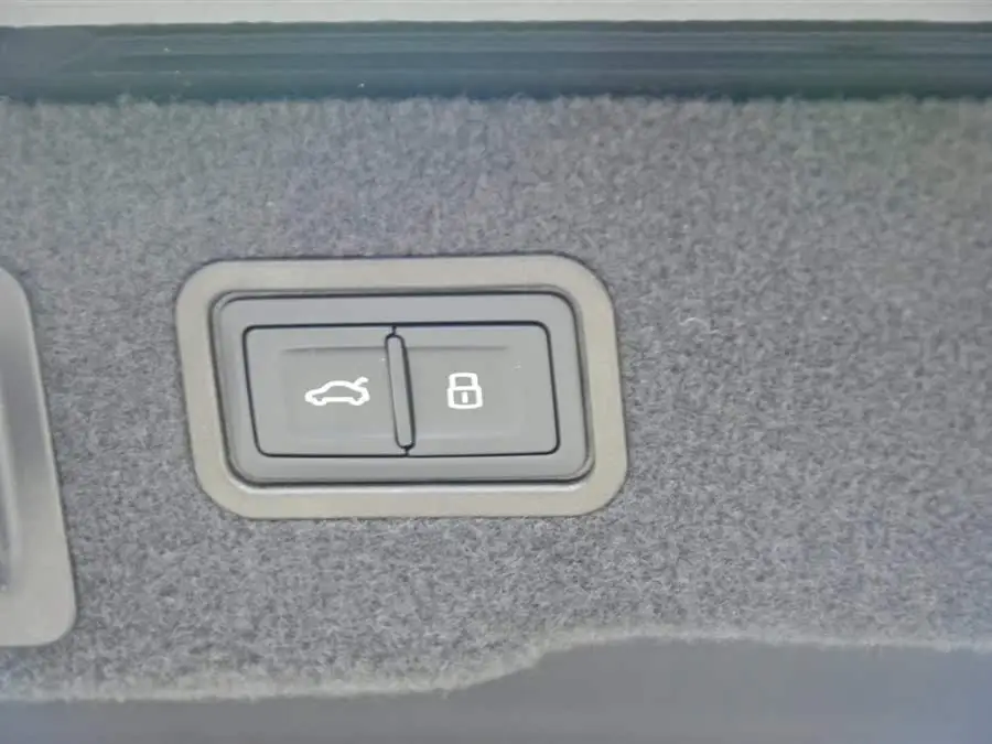 أودي A8 2025 A8L 45 TFSI كواترو فاخرة