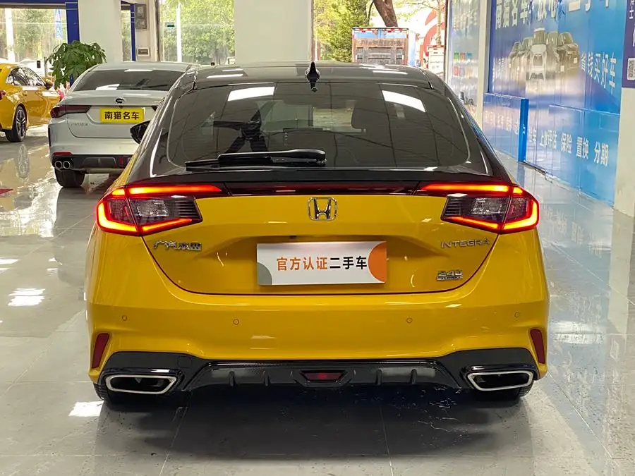 طراز 2023 هاتشباك 240TURBO CVT إصدار الليل الخيالي