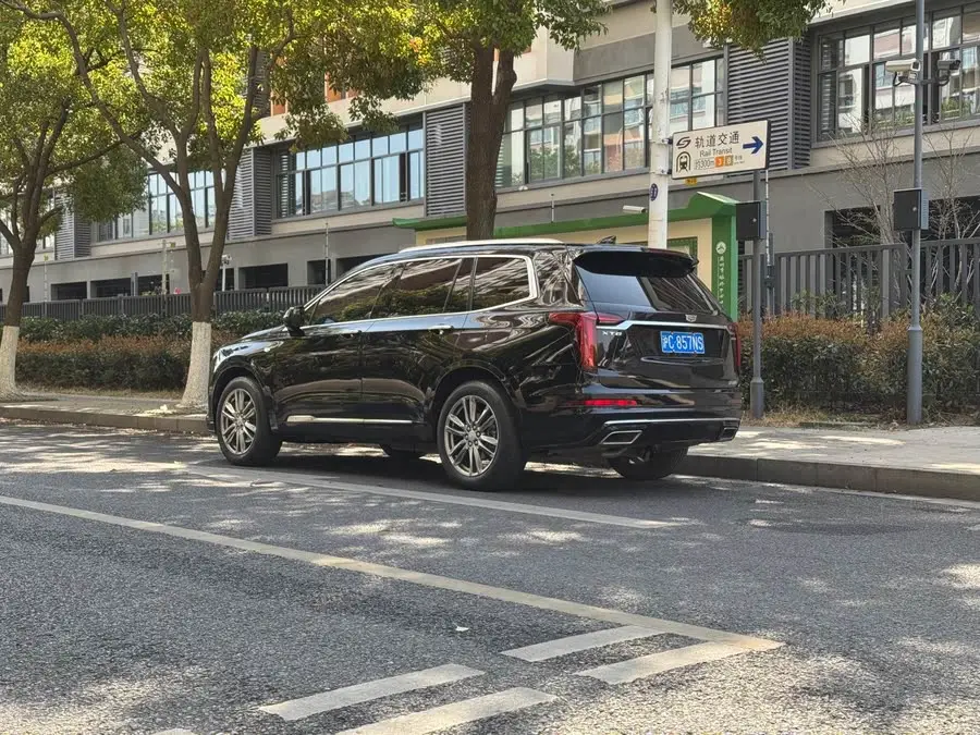 كاديلاك XT6 2022 2.0T طراز فاخر بستة مقاعد ودفع ثنائي