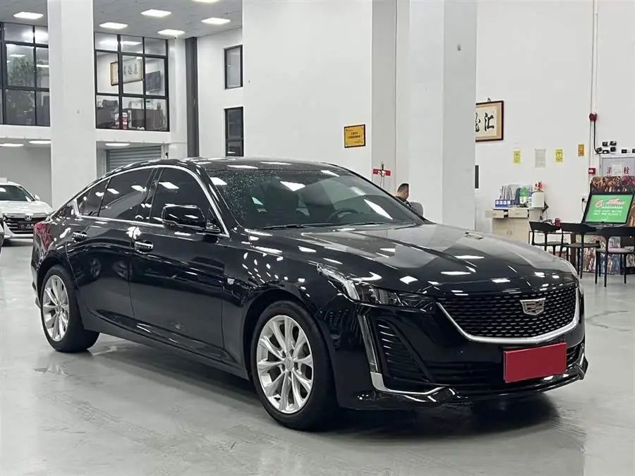 كاديلاك CT5 2023 طراز 28T الفاخر