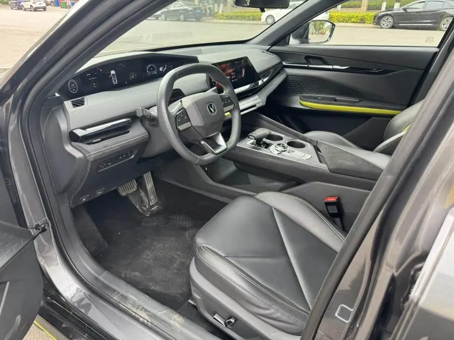 شانغان UNI-V 2022 1.5T نسخة رياضية