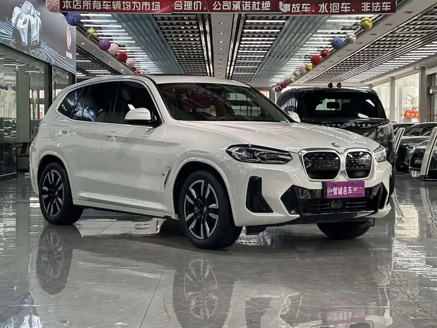 بي إم دبليو iX3 2024 الطراز الرائد