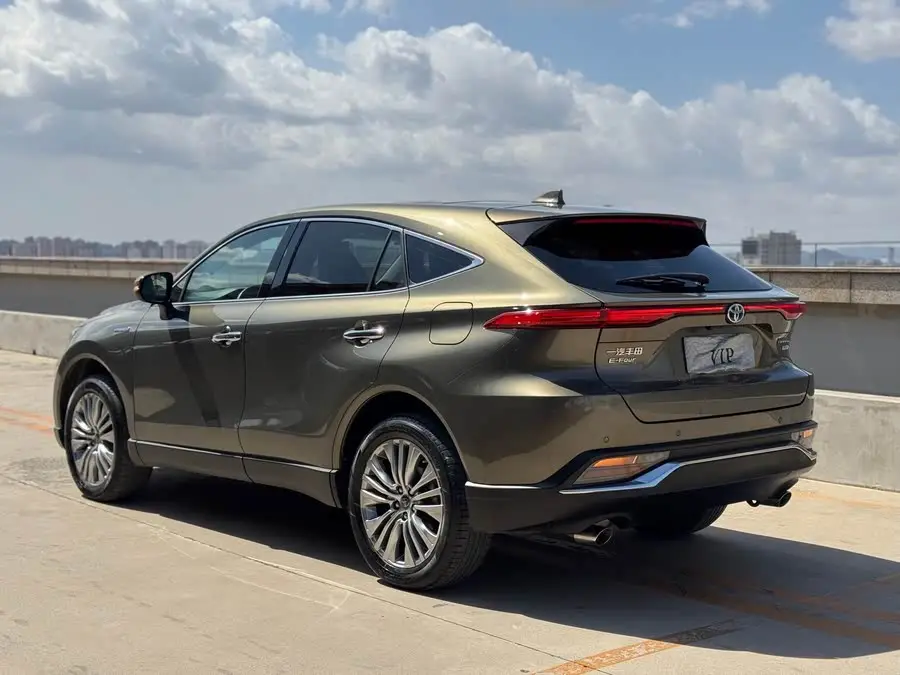 2022 تويوتا هاريير هايبرد 2.5 لتر CVT دفع رباعي نسخة رائدة