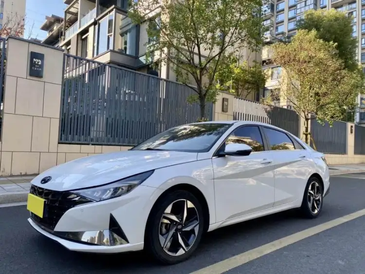 Elantra 2022 1.5L CVT LUX Premium Edition