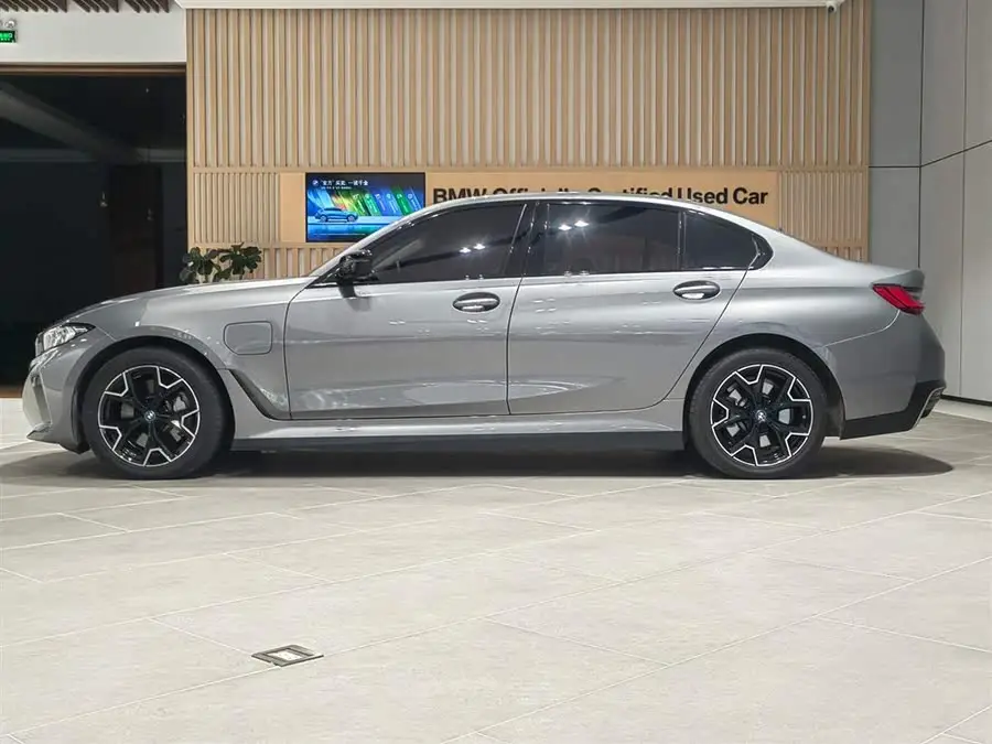 بي إم دبليو i3 2023 eDrive 40 L حزمة الليل