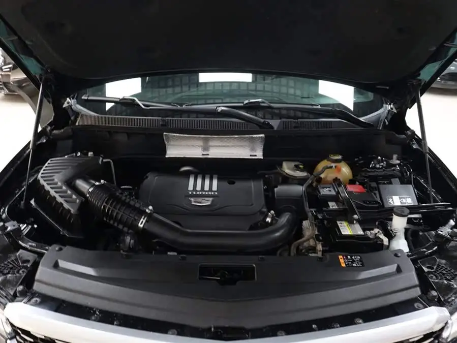 كاديلاك XT6 2020 28T بخمسة مقاعد ودفع رباعي فاخرة مع نظام صوتي متميز