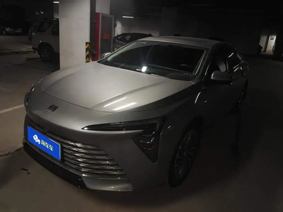 بيوك لاكروس 2023 28T بريموم