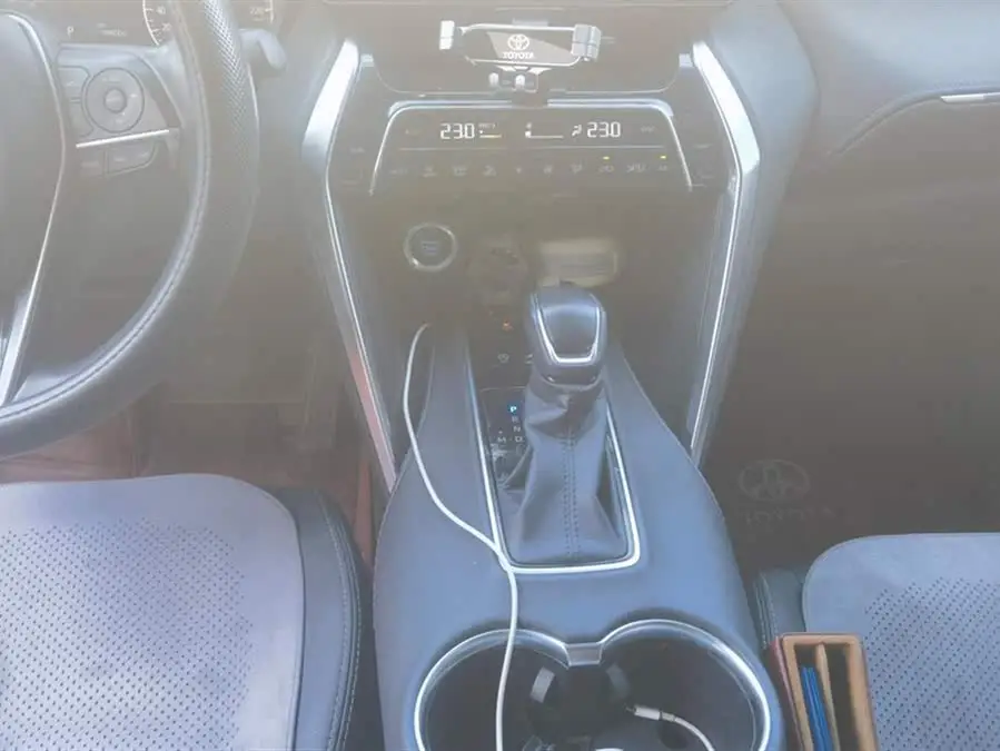 2022 HARRIER 2.0L CVT Two-Wheel Drive Premium Edition