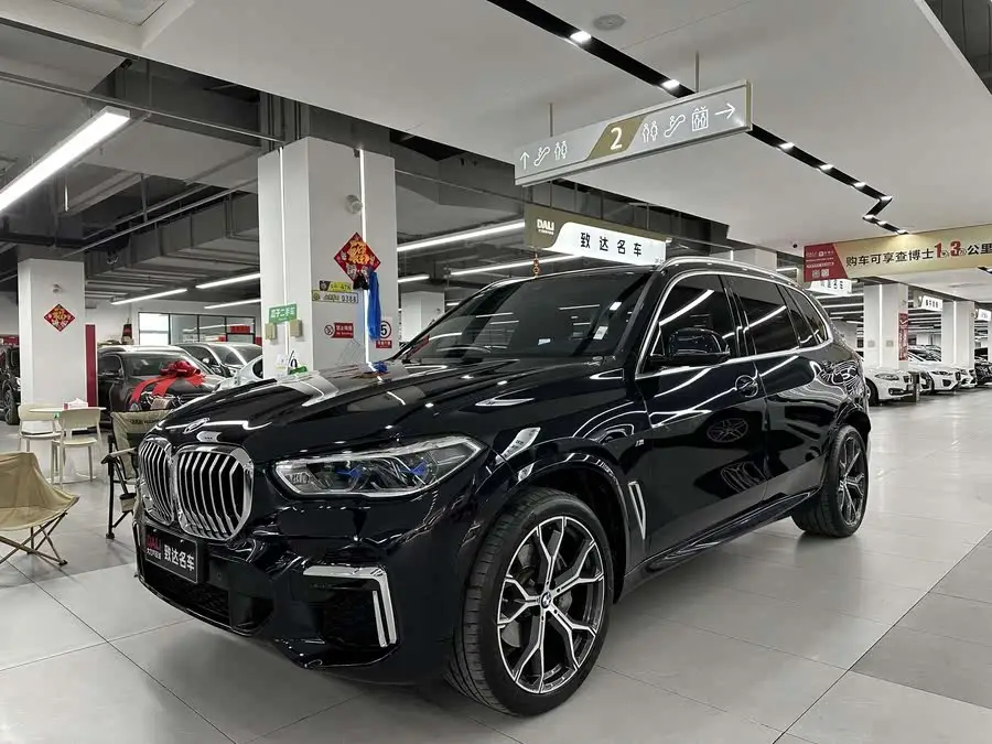 بي إم دبليو X5 2022 طراز محدث xDrive 40Li حزمة M الرياضية