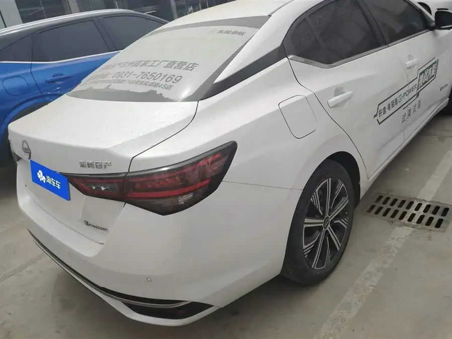 سيدان إكسوان 2023 طراز أولترا هجين كهربائي فائق الرفاهية