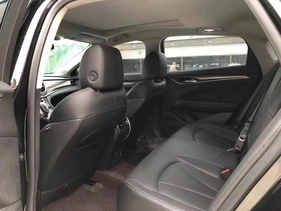 بيوك لاكروس 2022 552T فاخرة