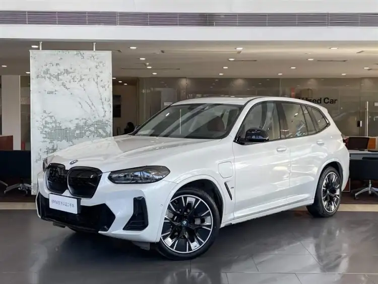 BMW iX3 2023 Leading Edition