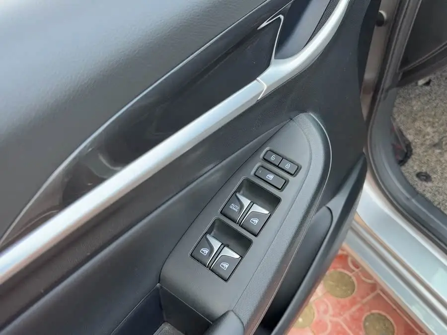 ييدونغ 2020 بلس 1.6 لتر GDI يدوي النخبة