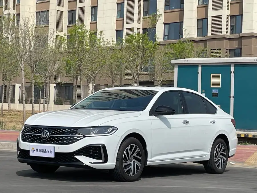 لافيدا 2024 300TSI DSG النسخة الرائدة في السماء