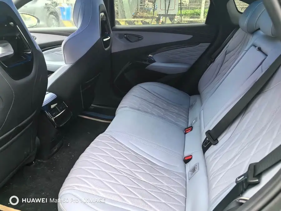 ختم 2024 إصدار المجد نسخة الأداء 700 كم