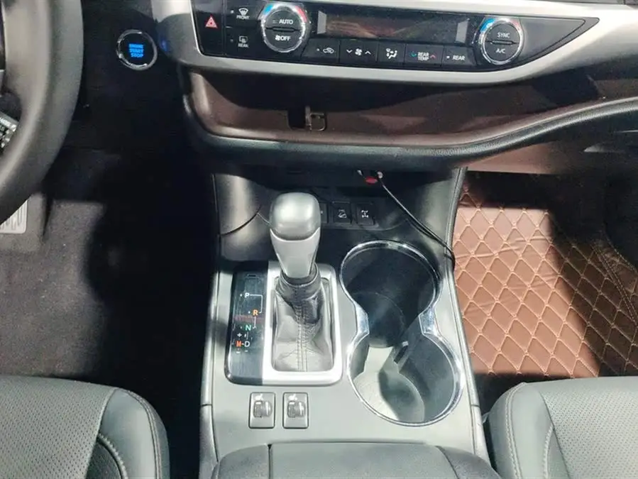 هايلاندر 2018 طراز 2.0T دفع رباعي فئة فاخرة 7 مقاعد معيار VI