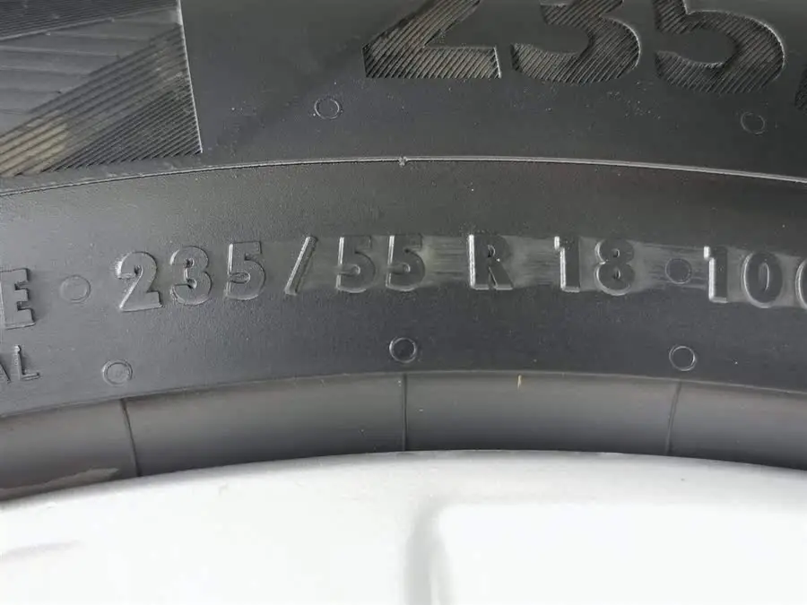 كاديلاك XT4 2021 28T طراز فني للدفع الأمامي