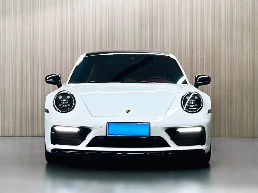 بورش 911 طراز 2023 كاريرا 4 3.0T