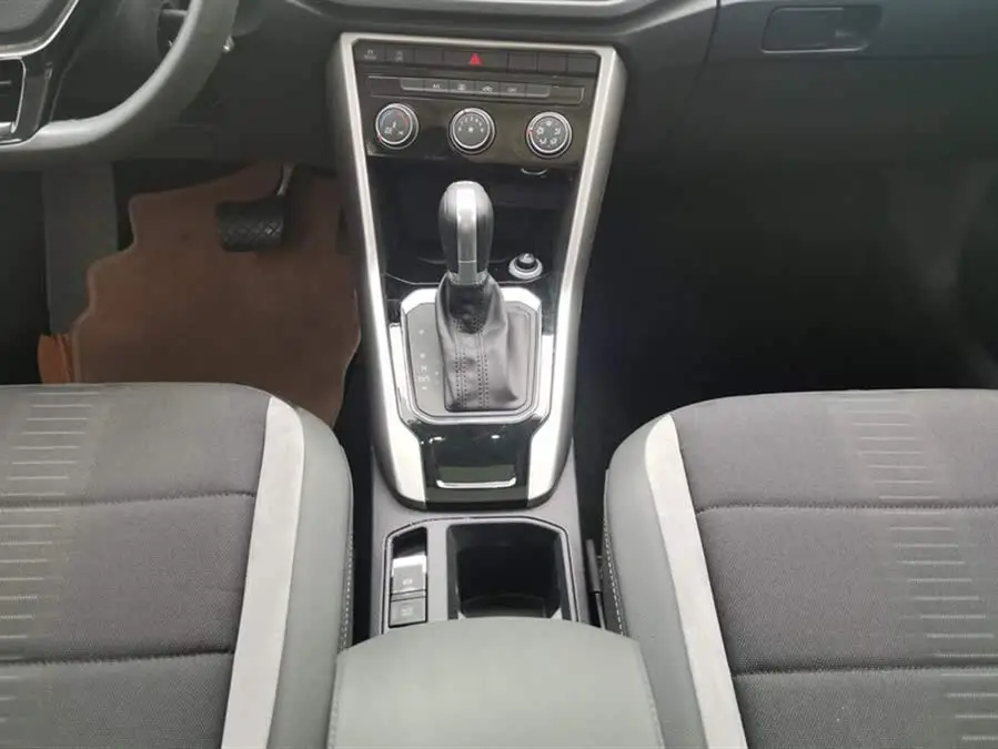 T-ROC 2021 280TSI DSG النسخة المتصلة الذكية من الفئة النخبوية ذات الدفع الثنائي