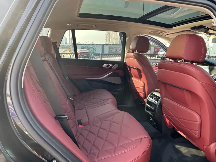 بي إم دبليو X5 2022 xDrive 30Li حزمة M الرياضية الفاخرة