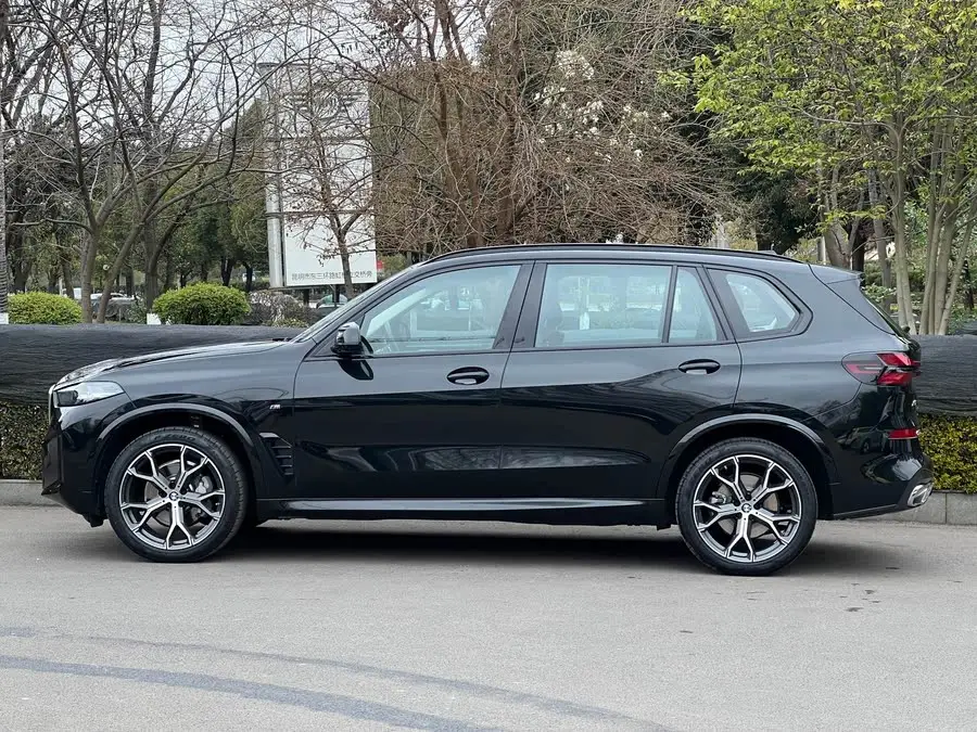 بي إم دبليو X5 2023 xDrive 30Li طراز M الرياضي الفاخر مع حزمة الليل