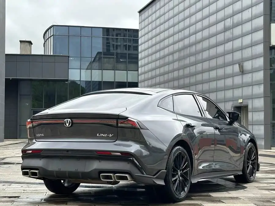 تشانغ آن UNI-V 2024 1.5T الطراز الرياضي المميز