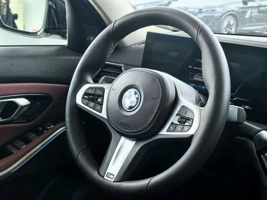 بي إم دبليو i3 2023 eDrive 40 L حزمة الليل