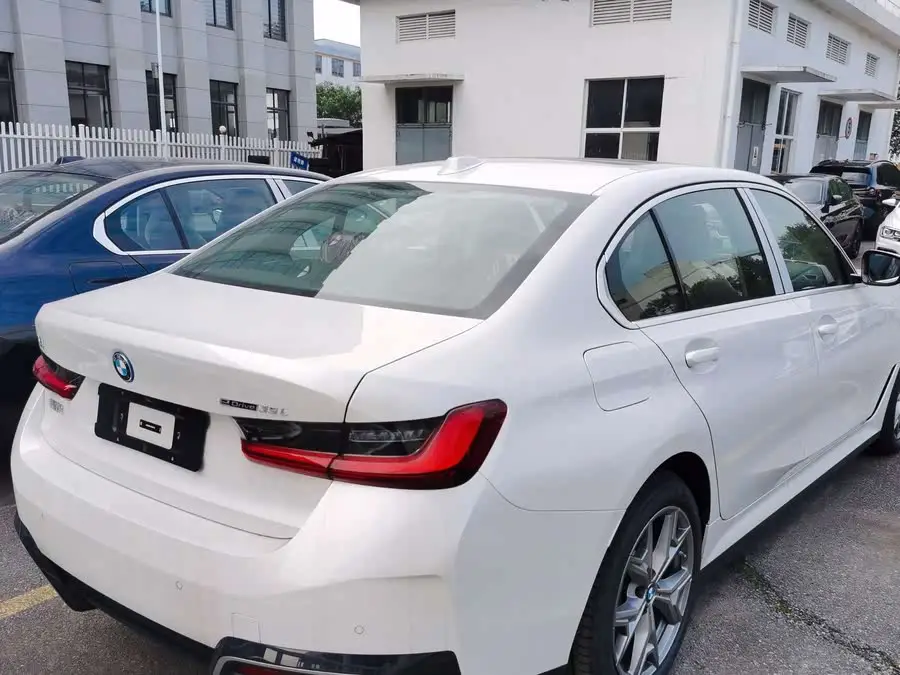 بي إم دبليو i3 2025 eDrive 35 L