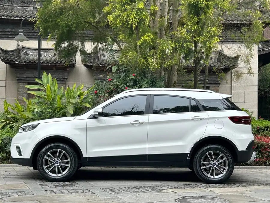 2020 Lynk & Co 01 Lynk & Co S EcoBoost 145 CVT Platinum